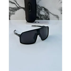 Stylish Oakley Sunglasses For Men (BOT2138)
