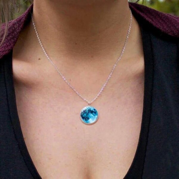 New Glowing Moon Necklace - Image 3