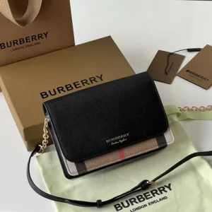 Burberry Handbag For Women (LAB911)